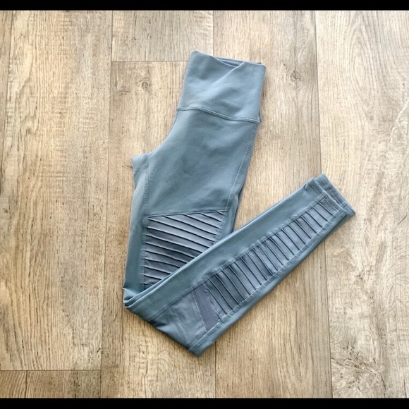 ALO Moto Mesh legging In light grey - Picture 8 of 8